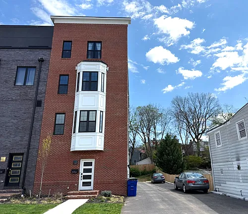 206 Broadway St #2 Photo 1