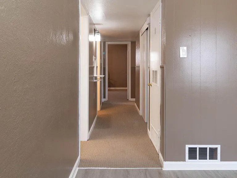321 Walsh Ln — Photo 22