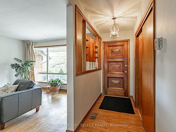 3rd image of 451 Ridout St S