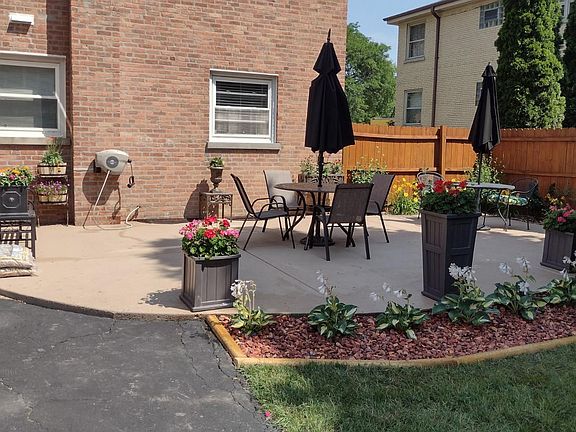 3rd image of 1343 Woodview Ln APT 1E