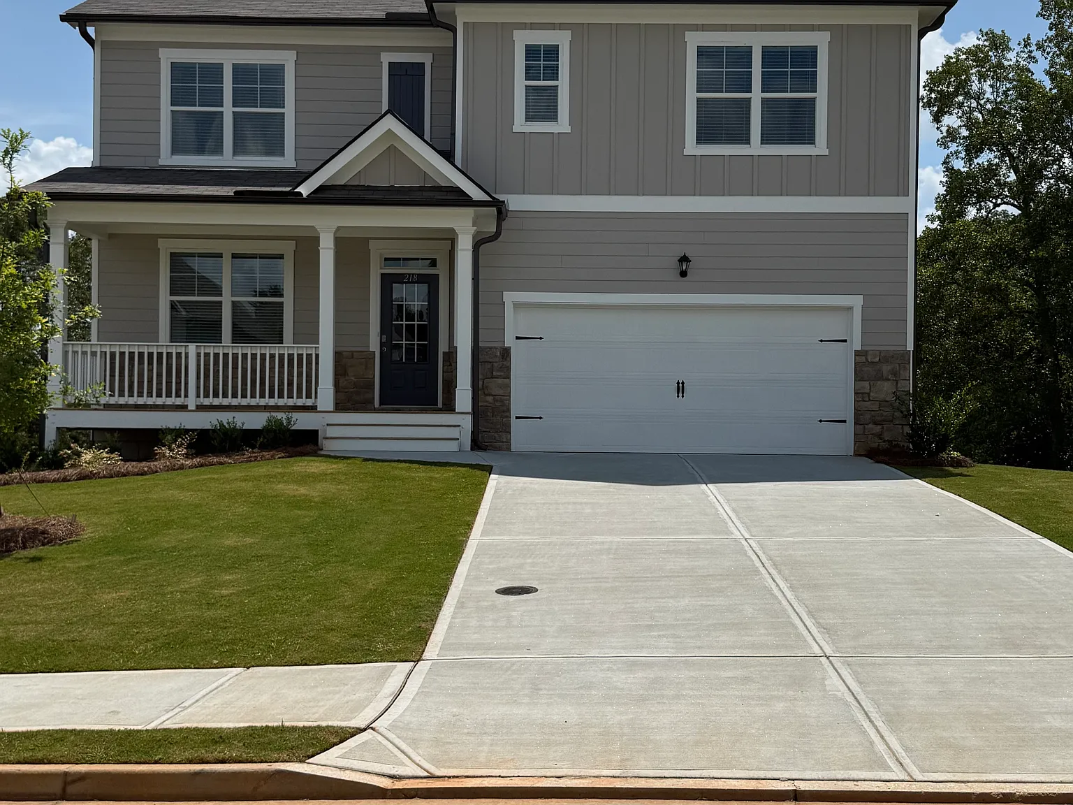 5 bed, 2511 sqft, $2,700 — Photo 1