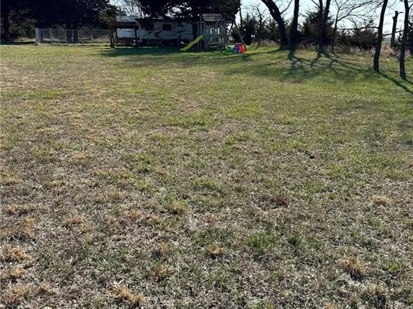 70 W Coronado Cv, Mound City, KS 66056