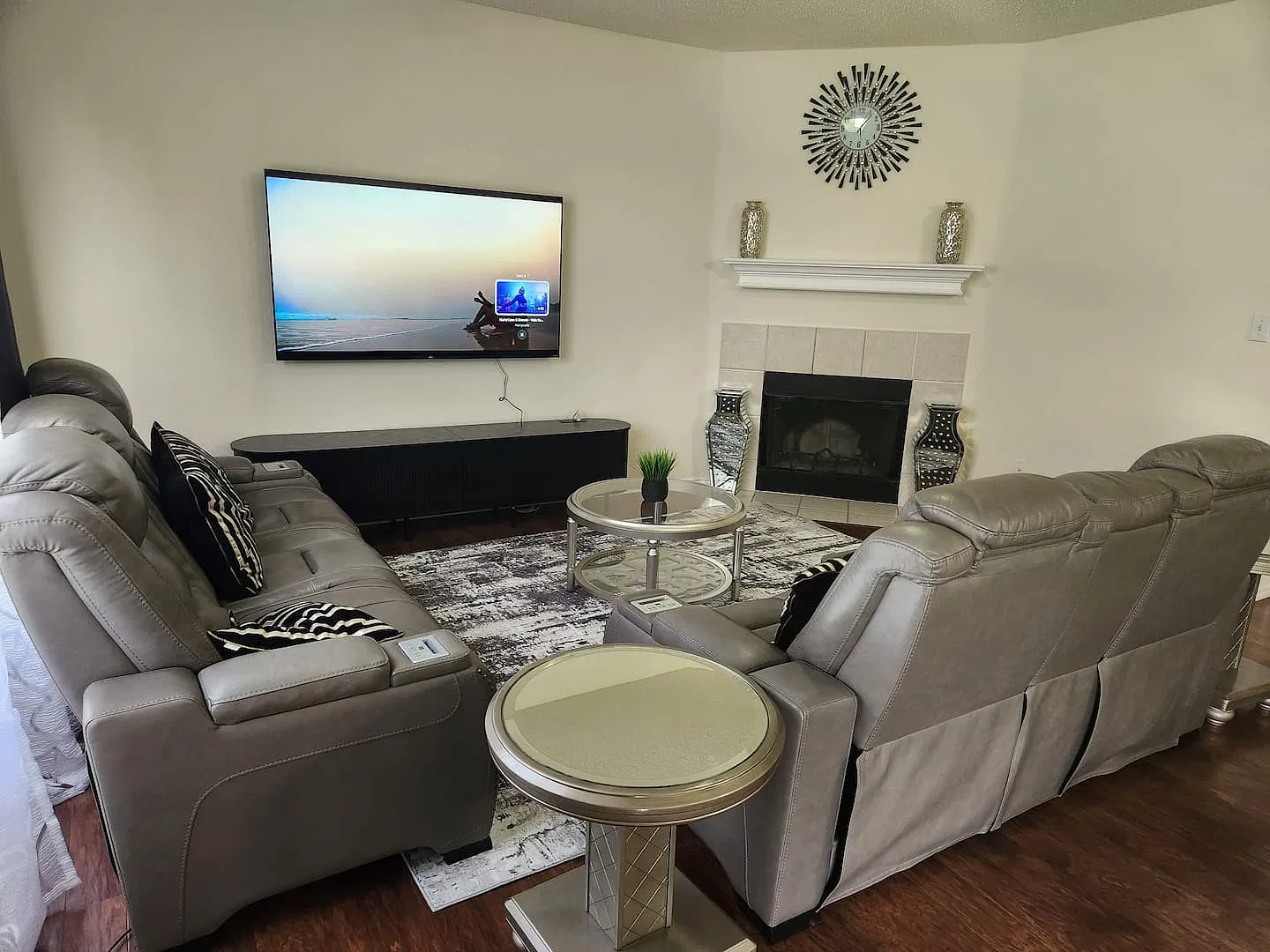 4 bed, 2.5 bath, 2738 sqft, $3,950 — Photo 3