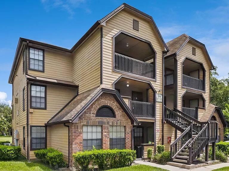 380 Lakepointe Dr #201 — Photo 3