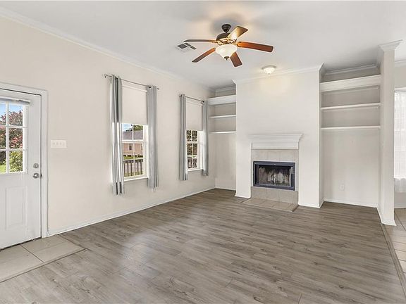 4th image of 2424 Lavender St