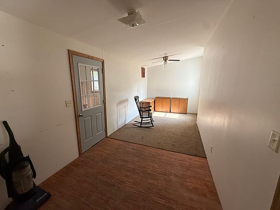 11th image of 124 S Elm St