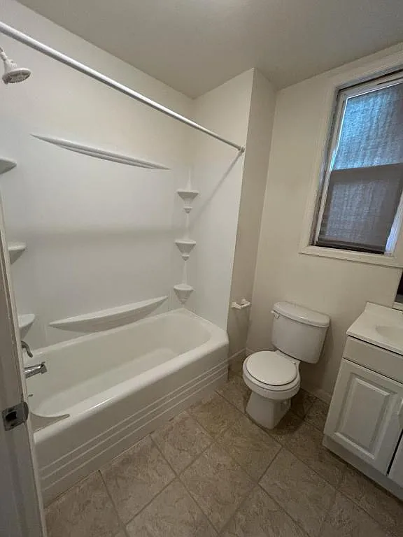 129 W 2nd St — Photo 3