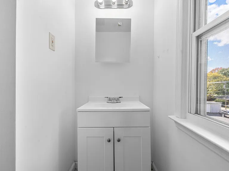 113 E Main St #4 — Photo 16