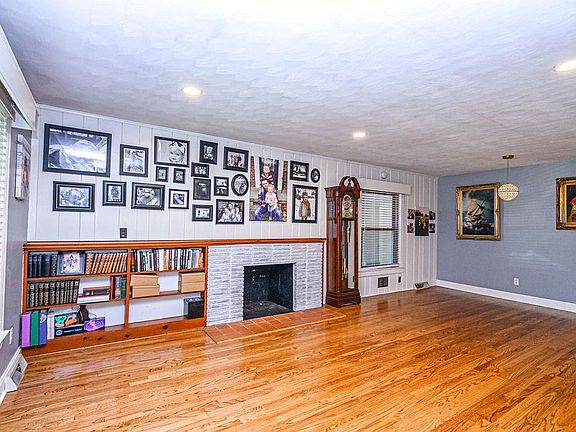 4th image of 1100 Hill Ave