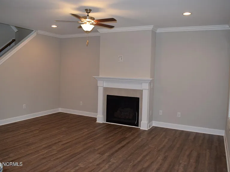 829 Blue Bird Dr — Photo 3