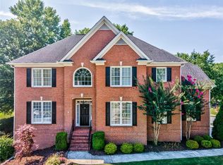 1020 Jennifer Oaks Cir, Alpharetta, GA 30004