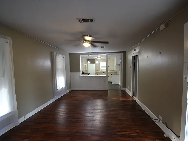 1415 W Crawford St — Photo 5