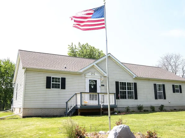 9307 Sober Rd, Fowlerville, MI 48836