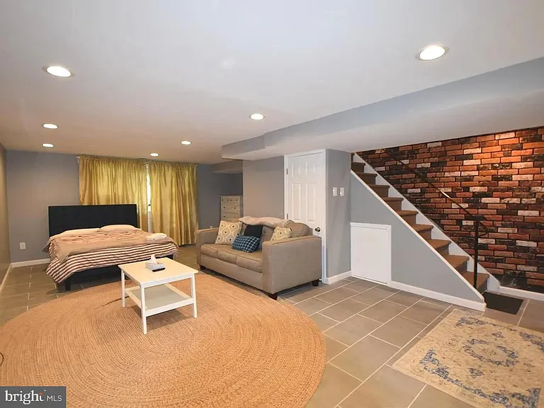 8018 Chelwynde Ave — Photo 13