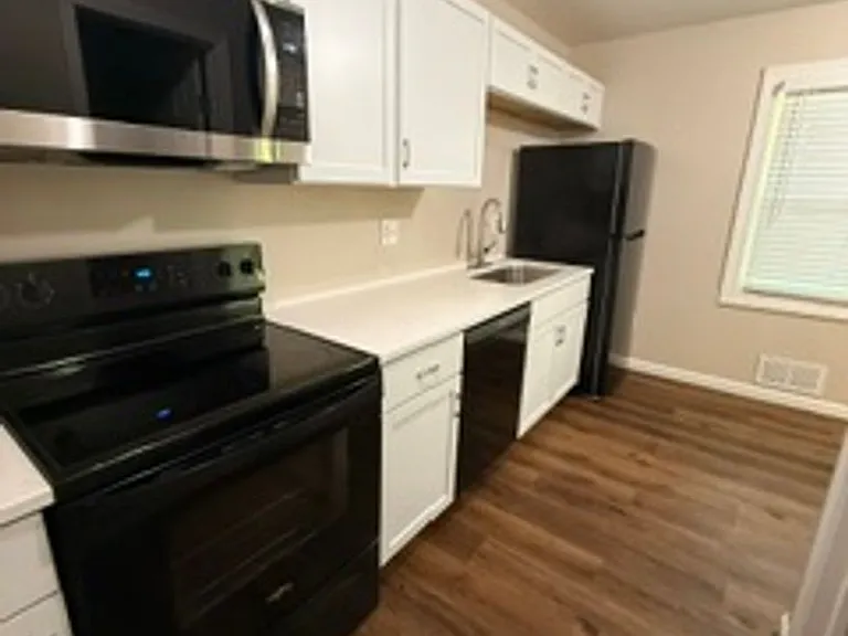 309 Hawthorne Court — Photo 10
