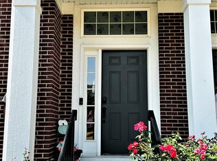 881 Lewisburg Ln, Aurora, IL 60504