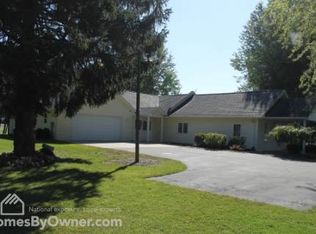 3083 S Bay Mid County Line Rd, Midland, MI 48642