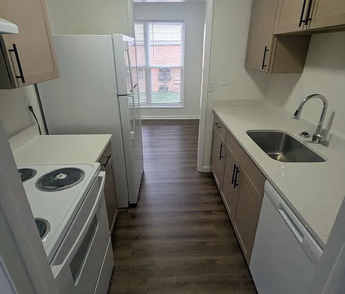 11 Holly Ct #F — Photo 6