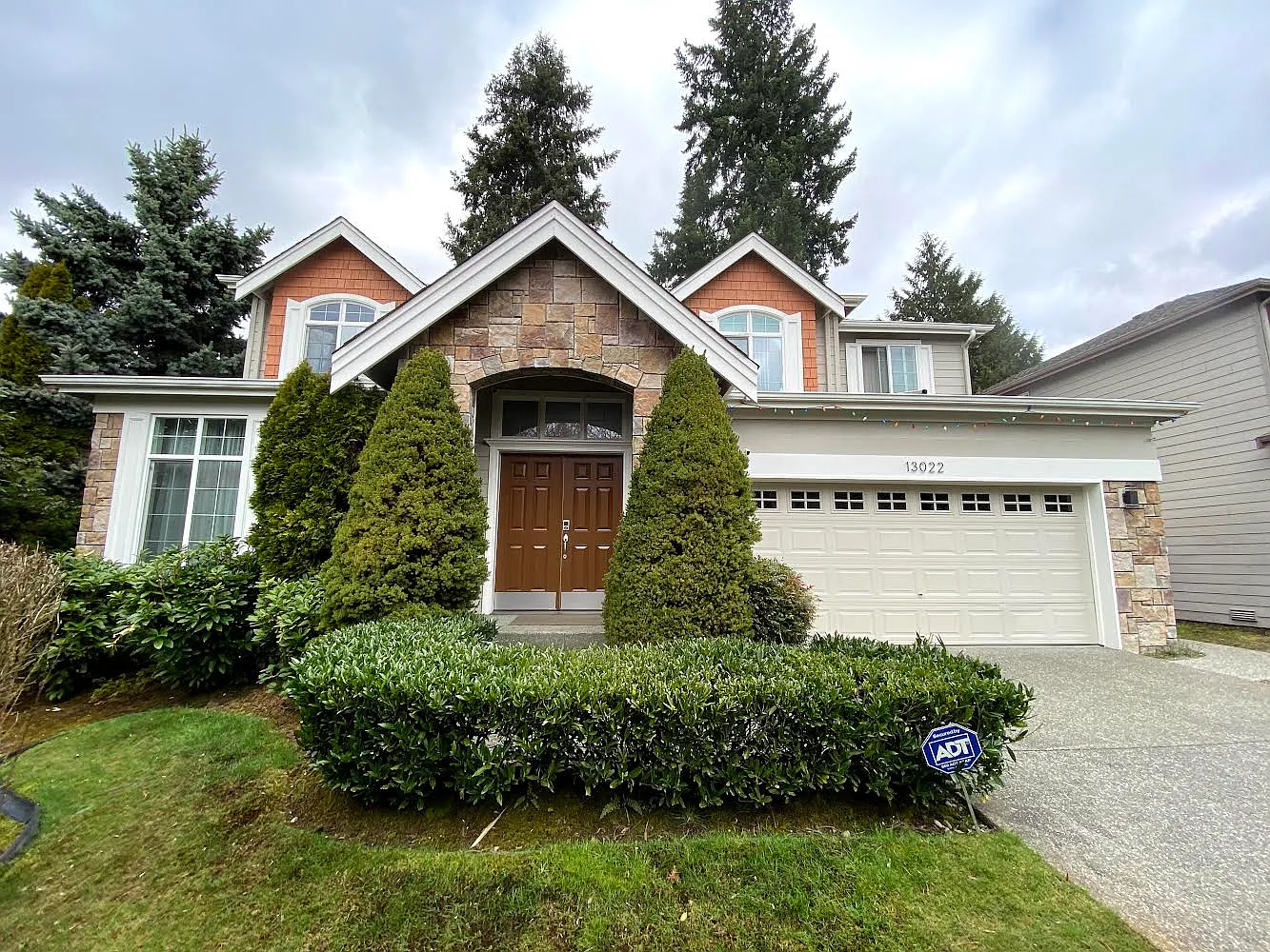 5 bed, 2750 sqft, $5,950 — Photo 1