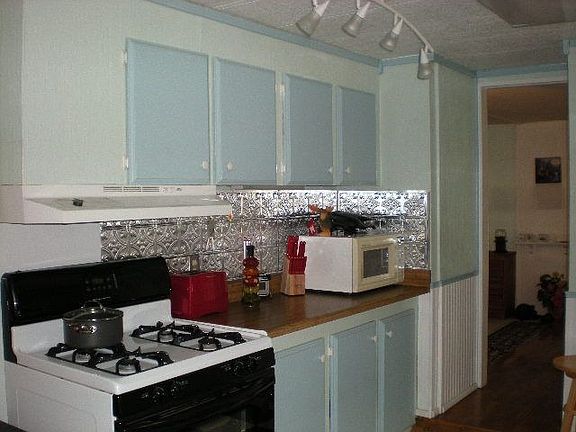 RETRO KITCHEN