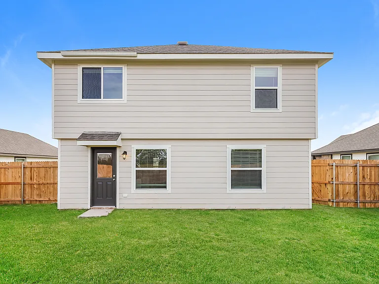 2408 Rosewood Ln — Photo 5
