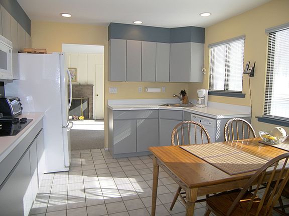 5th image of 18 Dunhill Dr