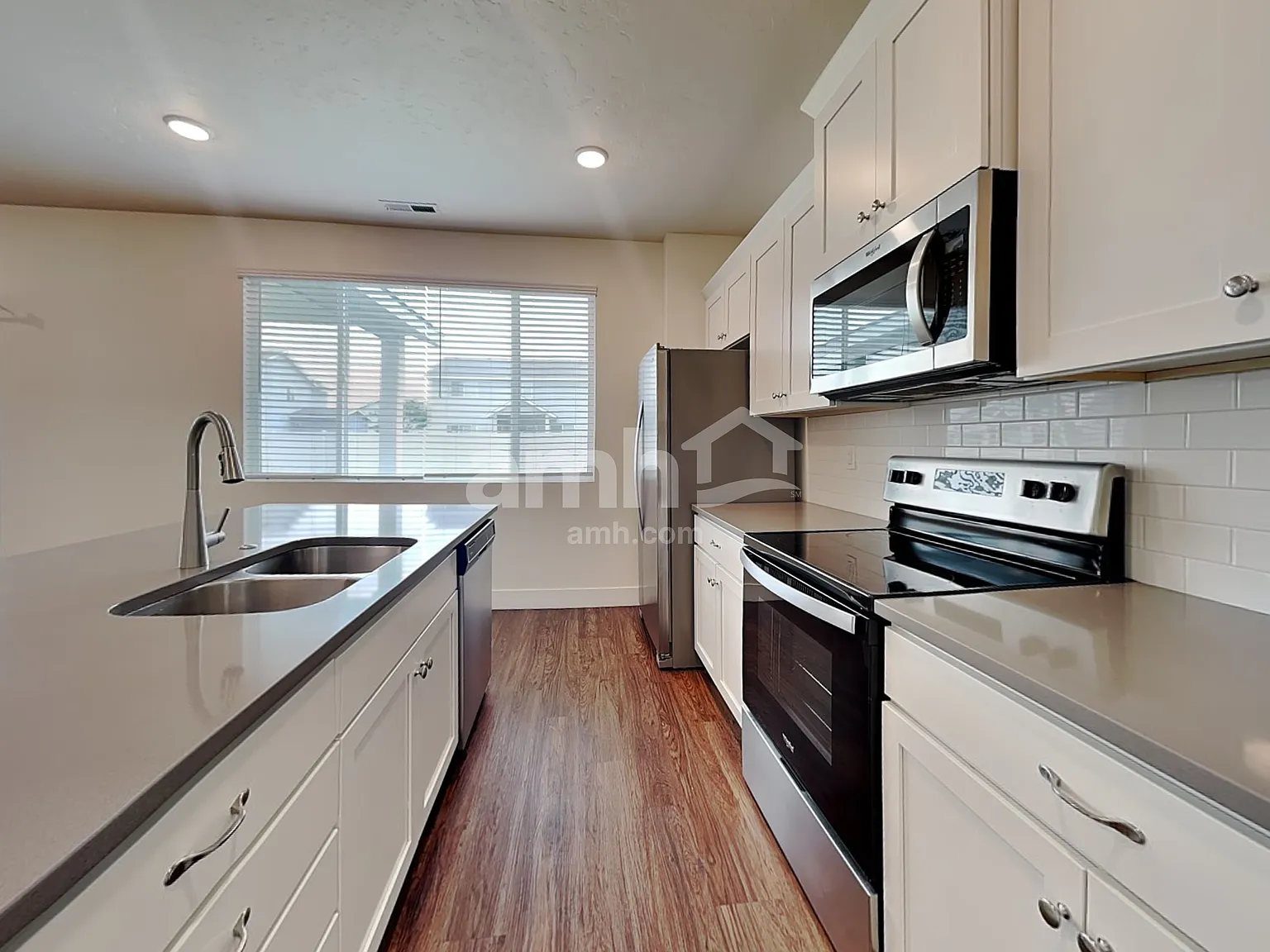 5 bed, 3.0 bath, 2455 sqft, $3,025 — Photo 3