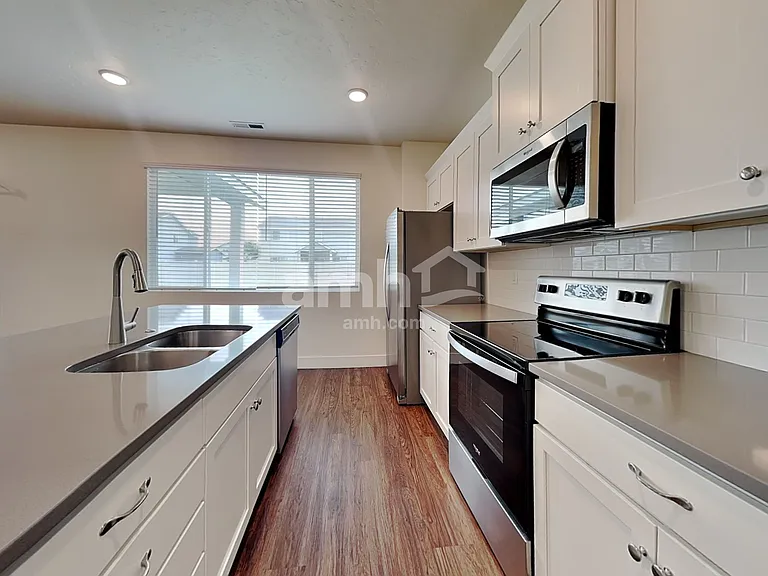 9472 W Chino St — Photo 3