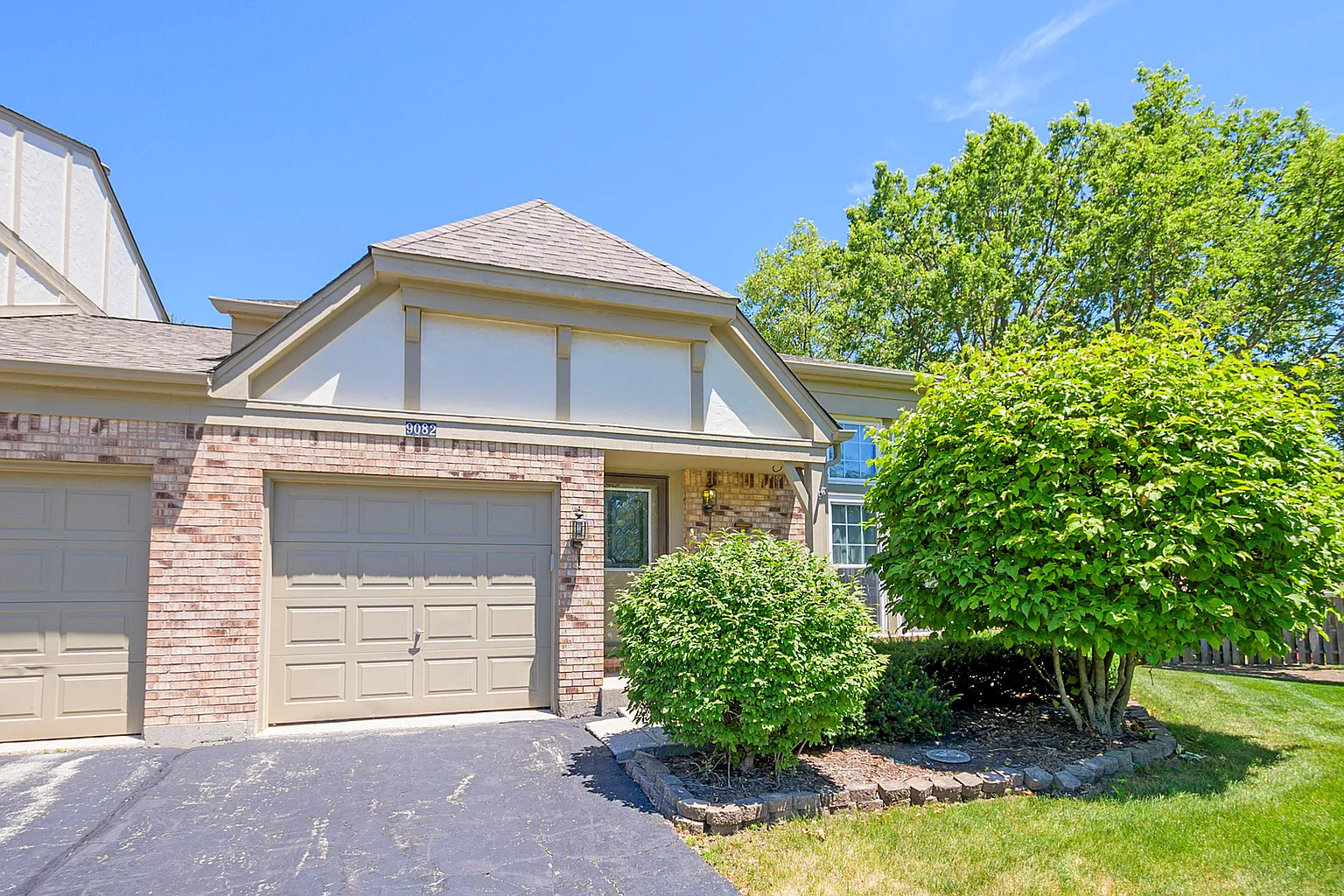 9082 Carlisle Ln photo 1