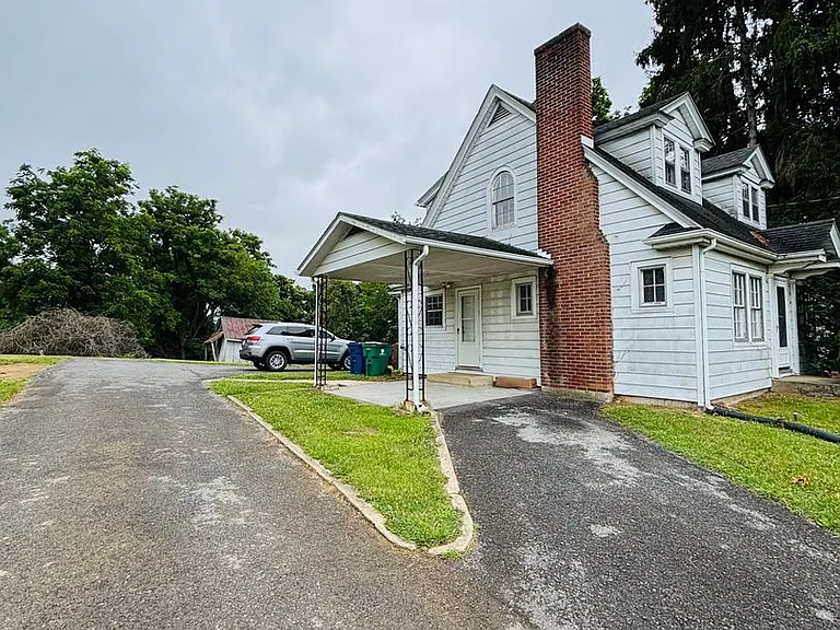 1410 N Main St — Photo 2