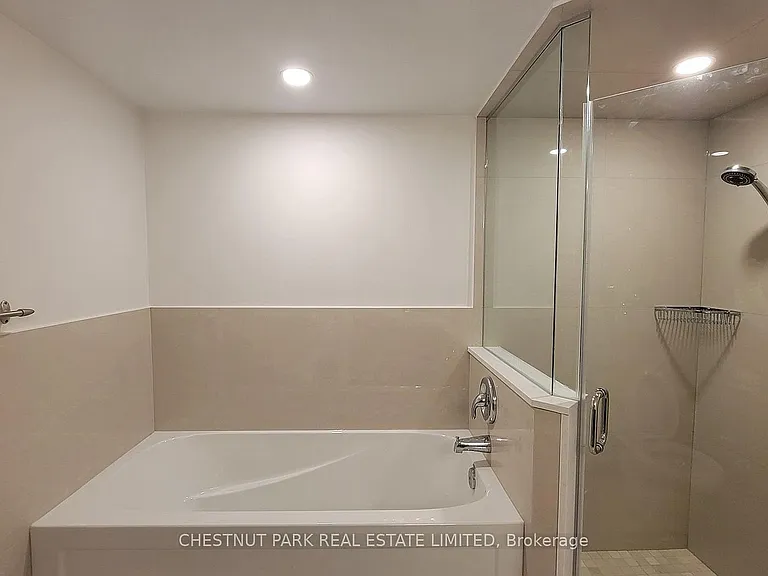 25 Maitland St #1201 — Photo 16