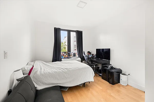 Rented by SERHANT. | media 29