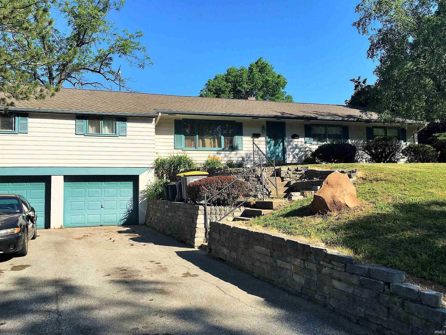 5 bed, 2.0 bath, 2523 sqft, $2,175 — Photo 2
