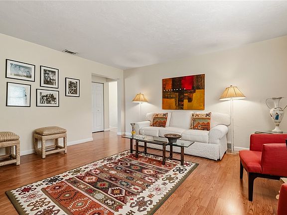 4th image of 1349 Beechwood Blvd
