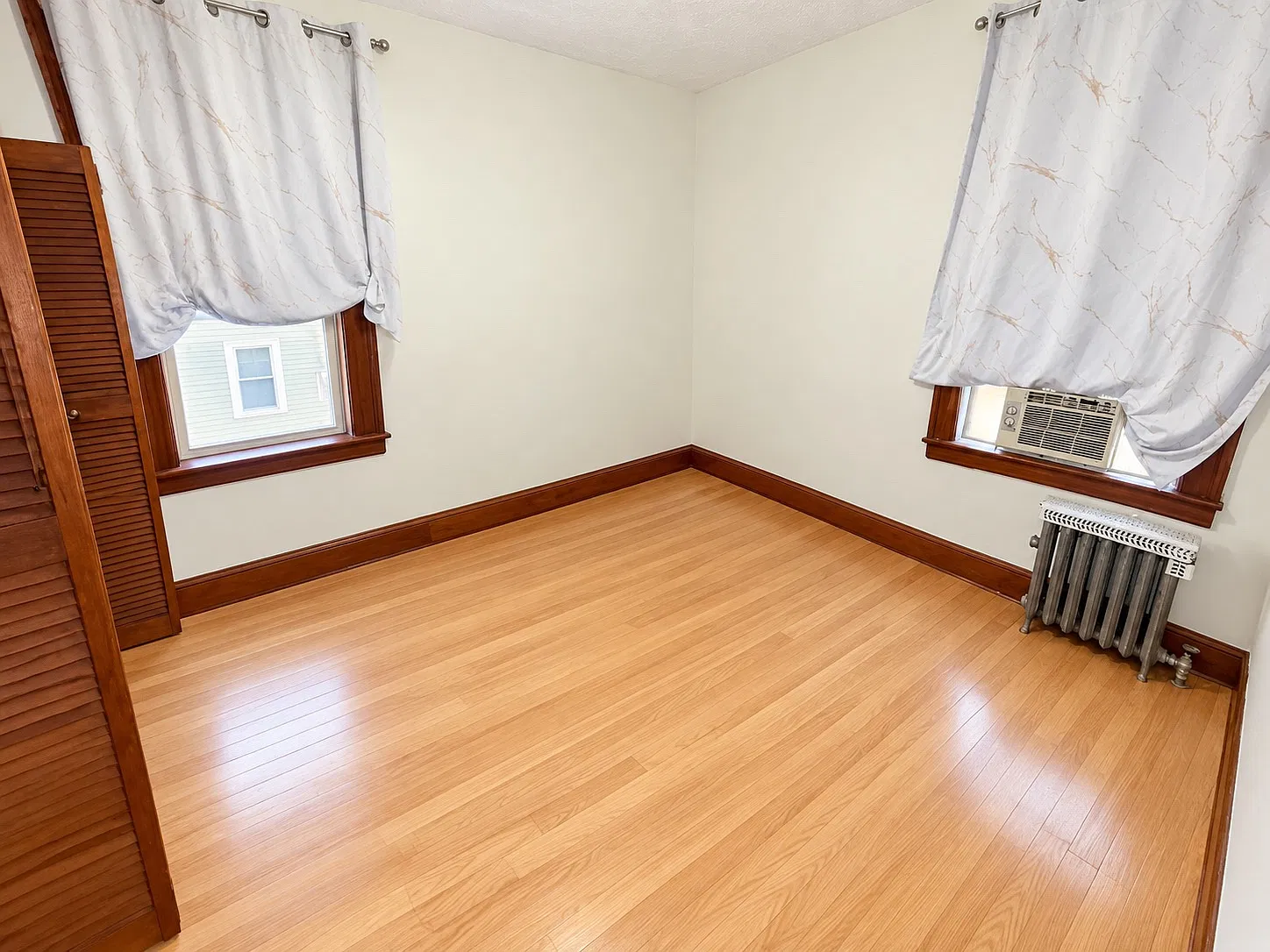 2 bed, 1200 sqft, $2,000 — Photo 3