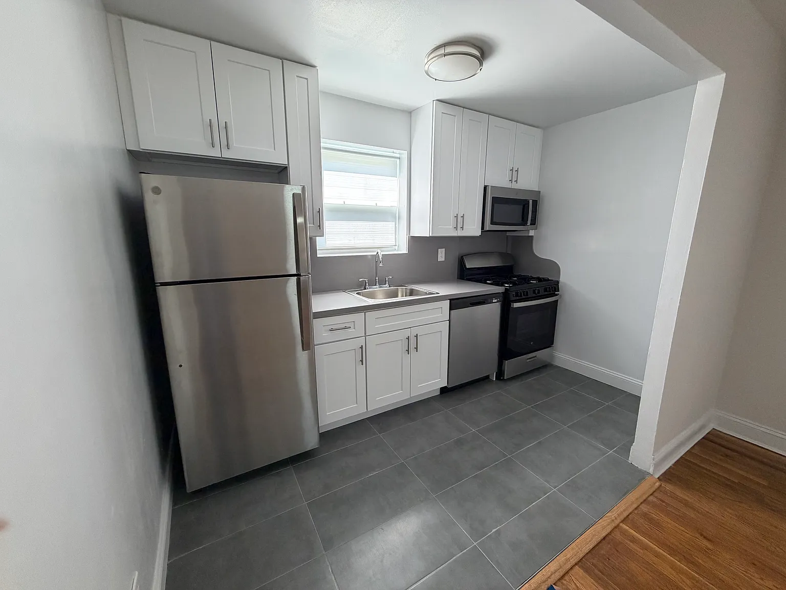 223rd Pl, Oakland Gardens — Photo 4