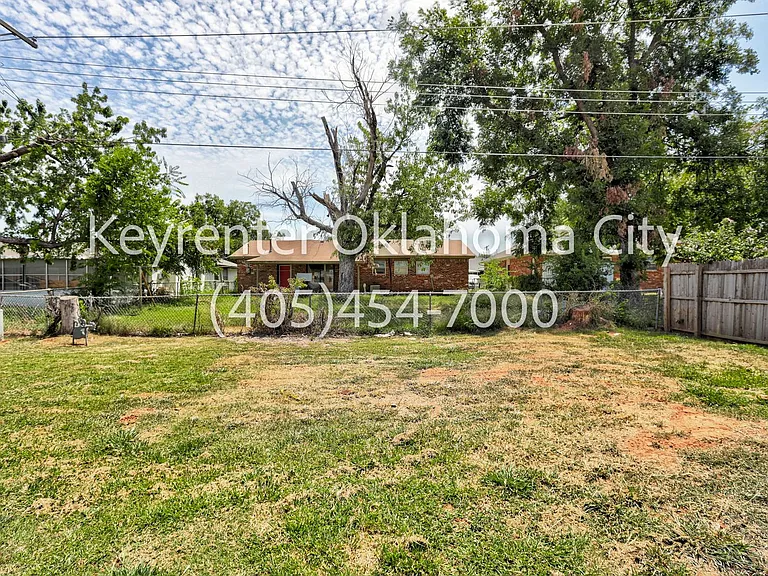 10912 N Blackwelder Ave — Photo 35