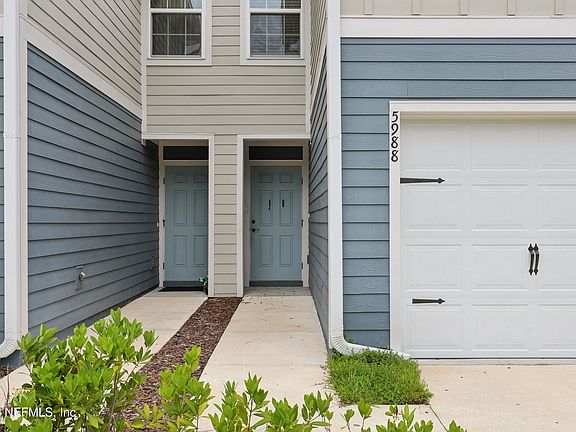 3rd image of 5988 Creekside Crossing Dr