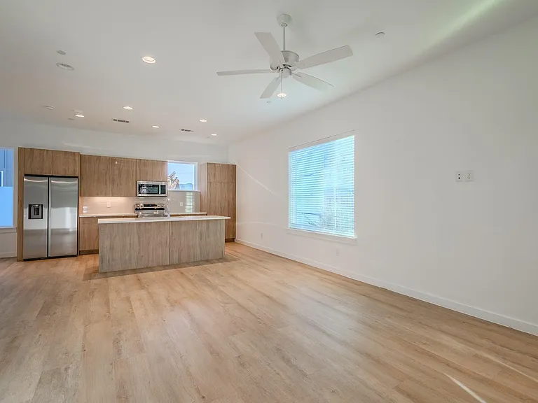 4911 Belmont Ave #13 — Photo 24