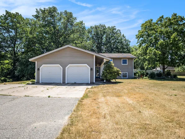 13554 Leonard St, Nunica, MI 49448