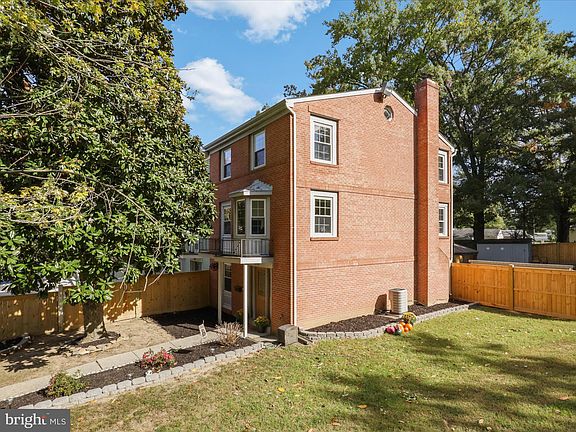 2nd image of 8143 Lakepark Dr