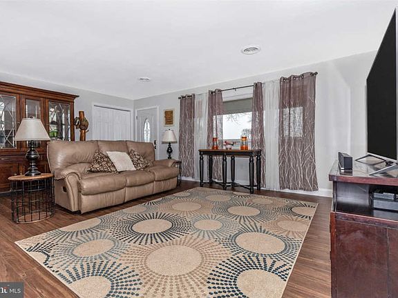 5th image of 13707 Strafford Dr