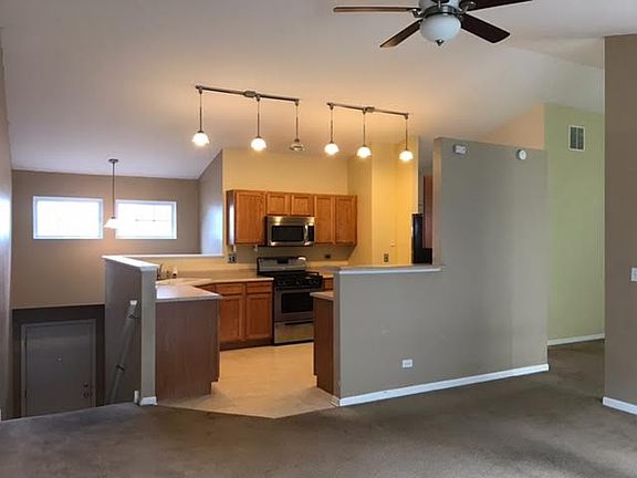 3rd image of 355 Thornwood Way Unit B