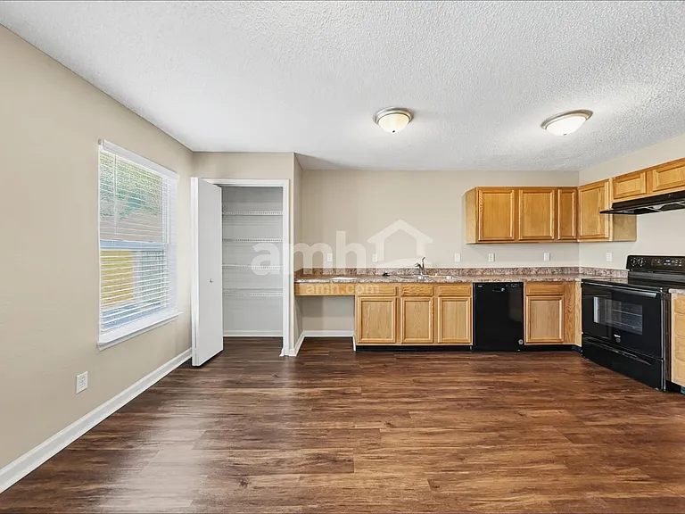 34 Frostwood Ln — Photo 4