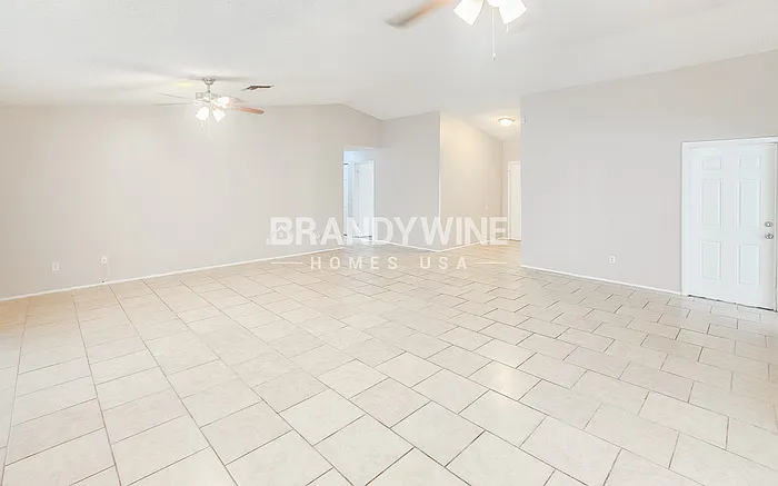 28305 International Ct — Photo 6