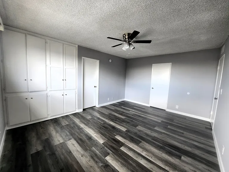 425 N Hobart Blvd — Photo 9