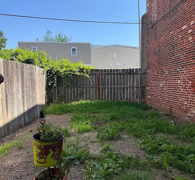 303 W 6th St — Photo 12