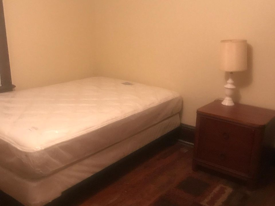 The furnished rooms the bed night stand