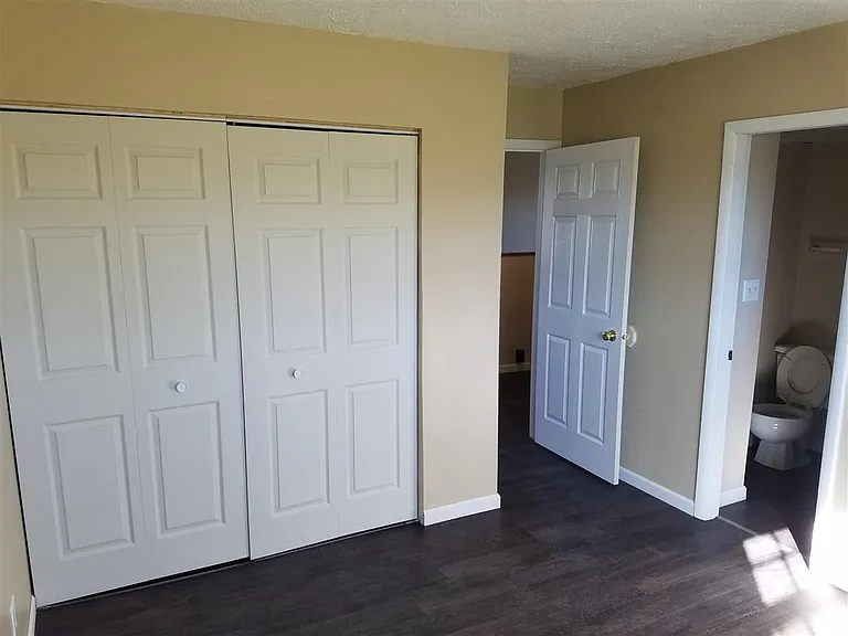 Cardinal Apartments — Photo 2