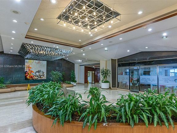 2nd image of 801 Brickell Bay Dr #867E